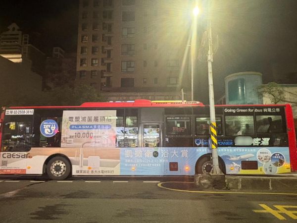 公車玻璃破裂　警方調查釐清原因2